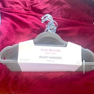 Issac Mizrahi New York Velvet Hangers Pack of 30